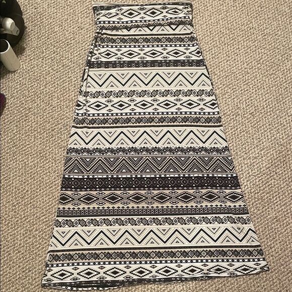 Geometric Pattern Maxi Skirt - Black and White - Picture 4 of 4